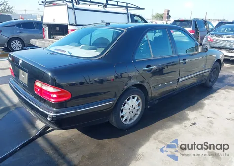 2001 Mercedes-Benz E 320 из США, поврежденный, VIN WDBJF65J91B346818